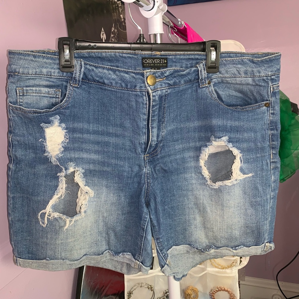 DENIM SHORTS BY FOREVER 21+ SZ 18